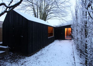 Garden-workshop-in-Cambridge-by-Rodic-Davidson-Architects_dezeen_1