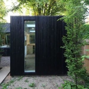 Garden-workshop-in-Cambridge-by-Rodic-Davidson-Architects_dezeen_15sq